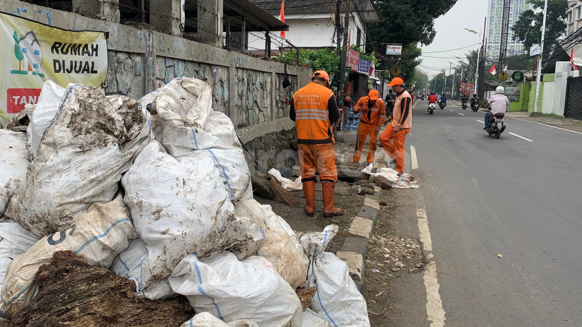 Sapu Jalan Berujung Maut: Petugas PPSU Tewas Ditabrak Mobil Oleng di Pejaten