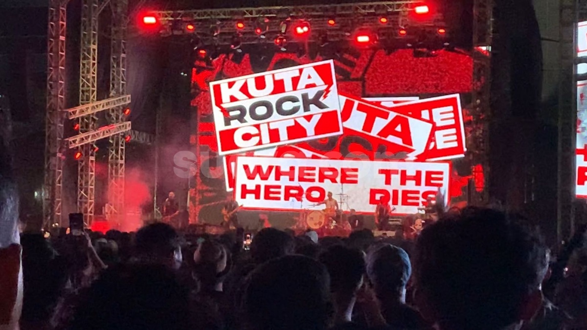 Konser 30 Tahun SID Jadi Zona Punk Ramah Anak: Suami Moshing, Istri Jaga Buah Hati