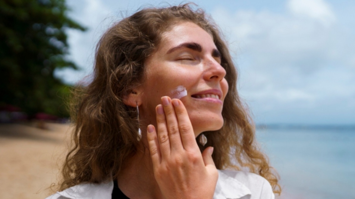 Rekomendasi 5 Sunscreen Murah yang Gak Bikin Wajah Abu-Abu, Mulai Rp30 Ribu
