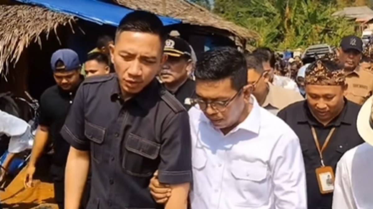 Viral Amuk Bupati Lebak: Jalan Desa Hancur, Kadesnya Pakai Pajero