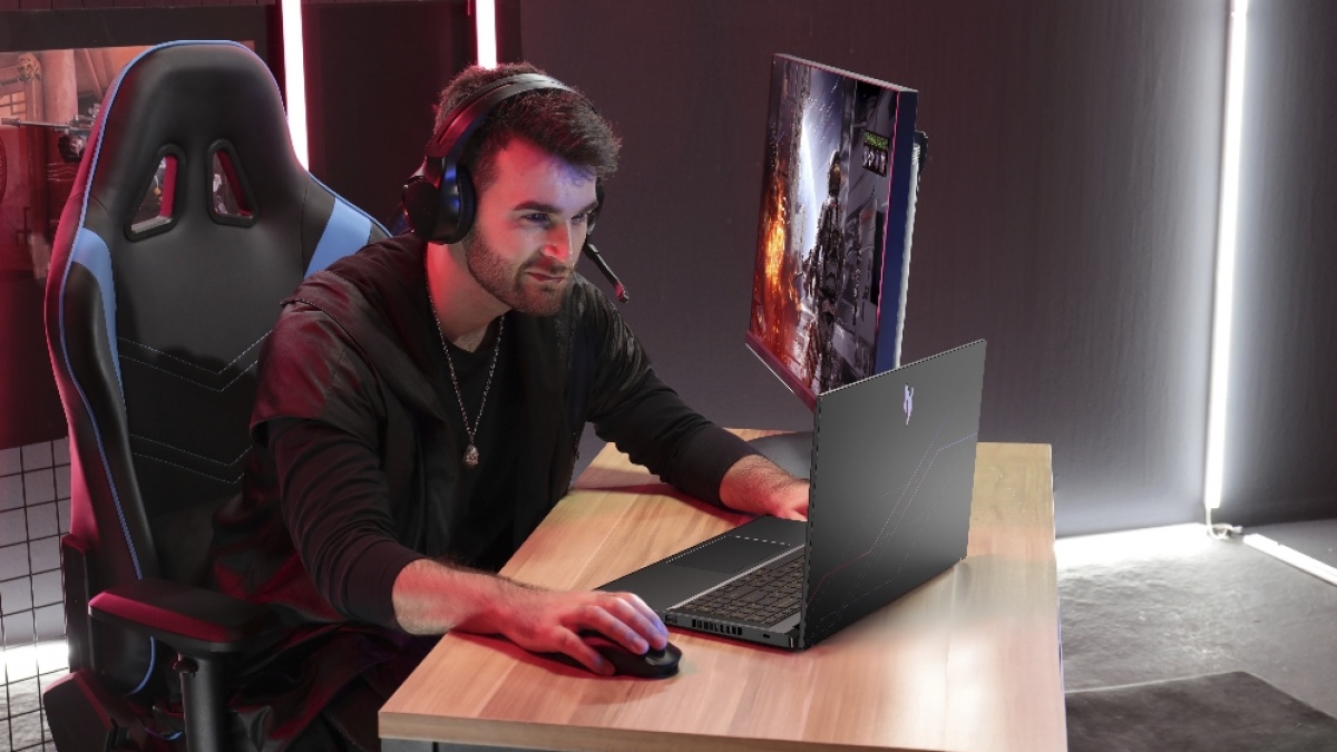 Laptop Gaming Acer Nitro V15 Resmi Hadir dengan RTX5050, Layar 180Hz, dan Desain Amber Glow