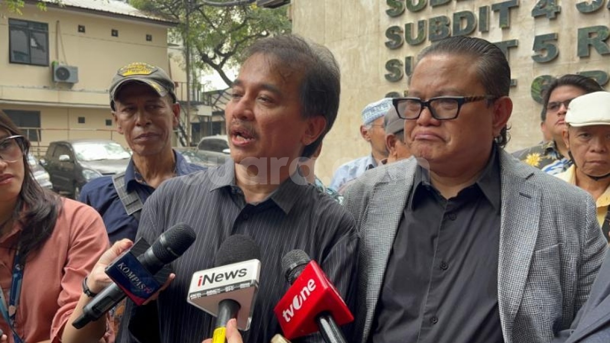 CEK FAKTA: Rumah Roy Suryo Dijarah dan Dibakar Massa, Viral di Medsos!