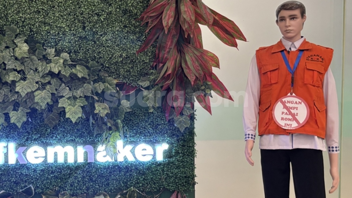 Patung 'Anti-Korupsi' Berdiri Tegak di Kemnaker, Wamenaker Justru Bakal Pakai Rompi Oranye Sungguhan