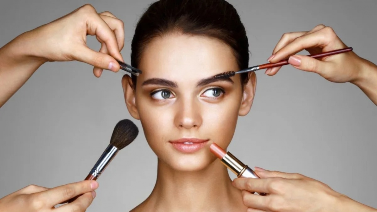 6 Cara Pilih Lipstik Nude Sesuai Warna Kulit, Tampil Natural dan Cantik!