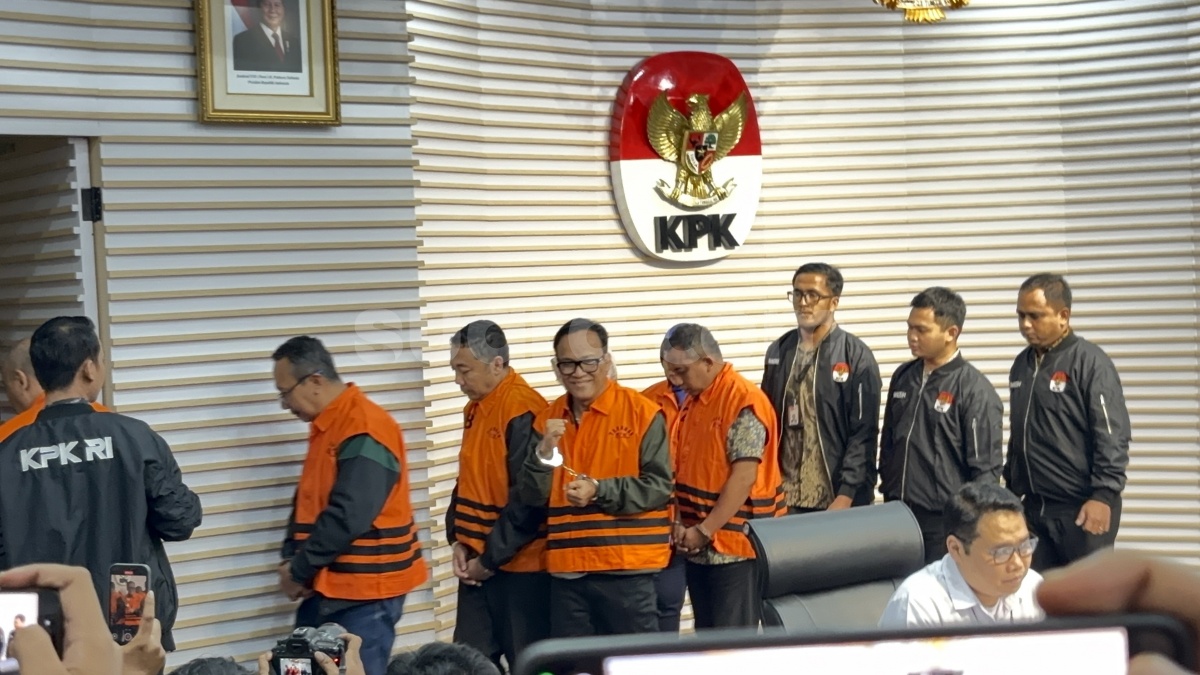 Resmi Ditahan KPK: Habis Nangis, Wamenaker Noel Pamerkan Tangan Terborgol Sambil Senyum