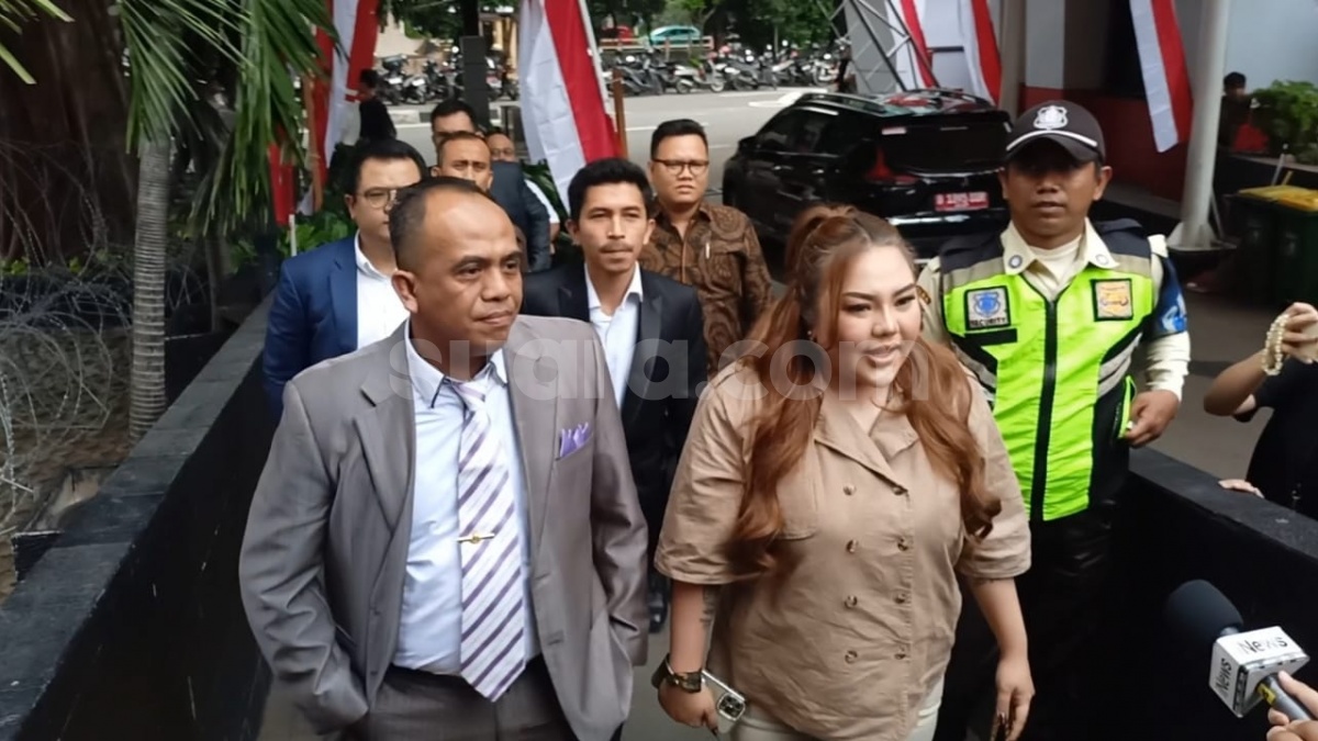 Tampil Lebih Kalem, Lisa Mariana Beri Kesaksian Kasus Dugaan Korupsi BJB yang Seret Ridwan Kamil