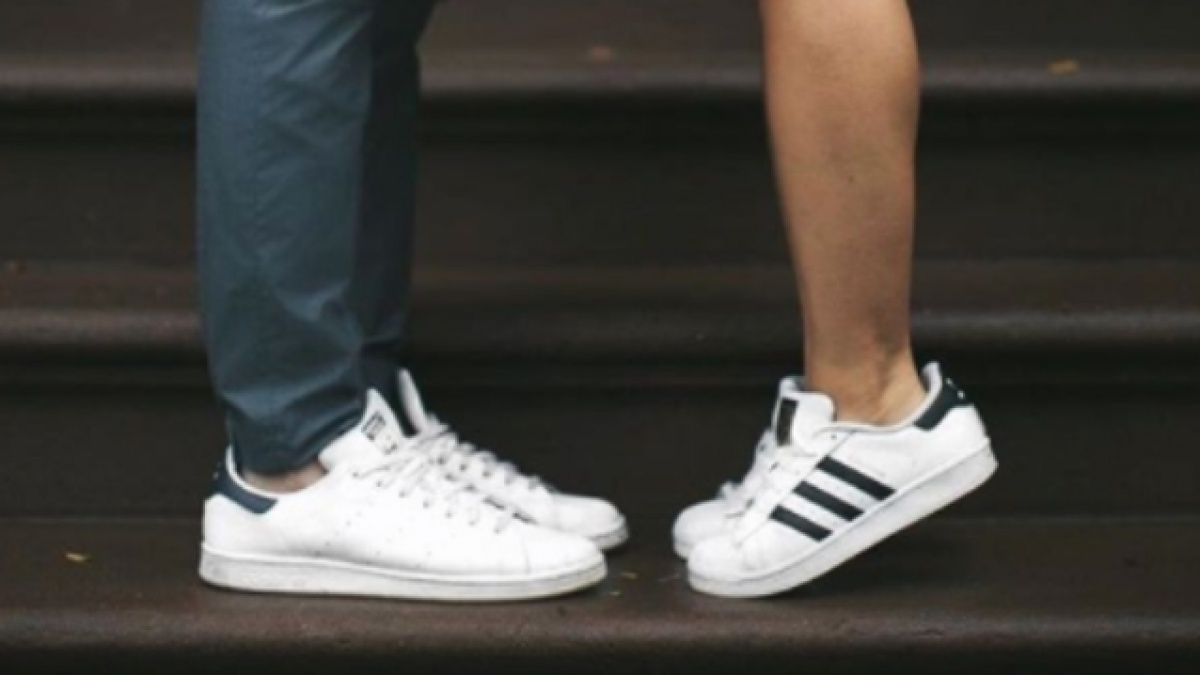Mau Bikin Dia Terkesan di Kencan Pertama? Cukup Pakai 1 dari 4 Sepatu Ini