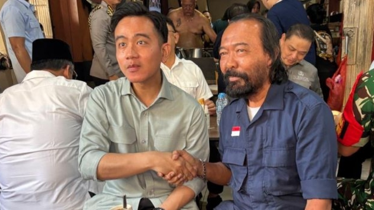Momen Langka! Gibran Bertemu 'Kembaran' Surya Paloh, Reaksinya Jadi Sorotan