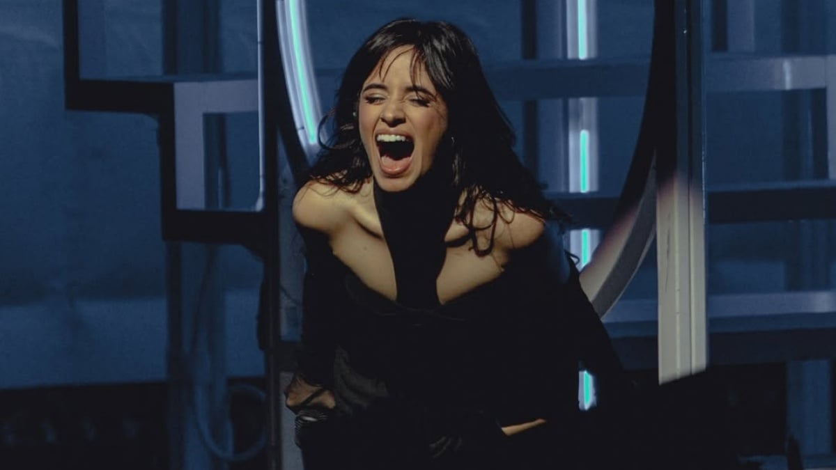 Camila Cabello Memukau di LaLaLa Fest, Manggung di Atas Kotak Raksasa hingga Cover The Cranberries