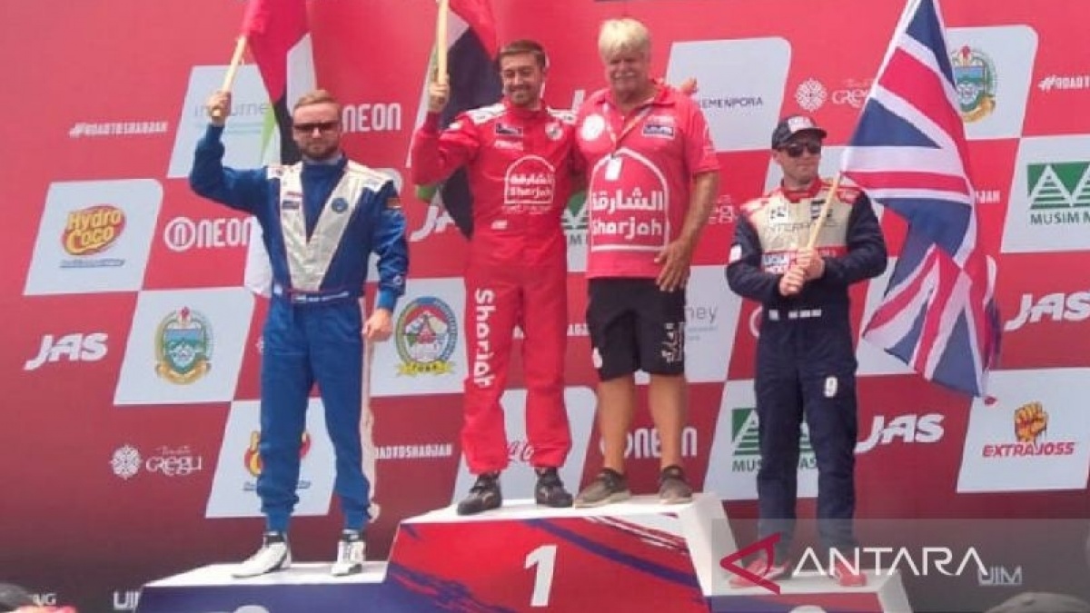 Pembalap Sharjah Tim Rusty Wyatt juara F1 Powerboat 2025 di Danau Toba