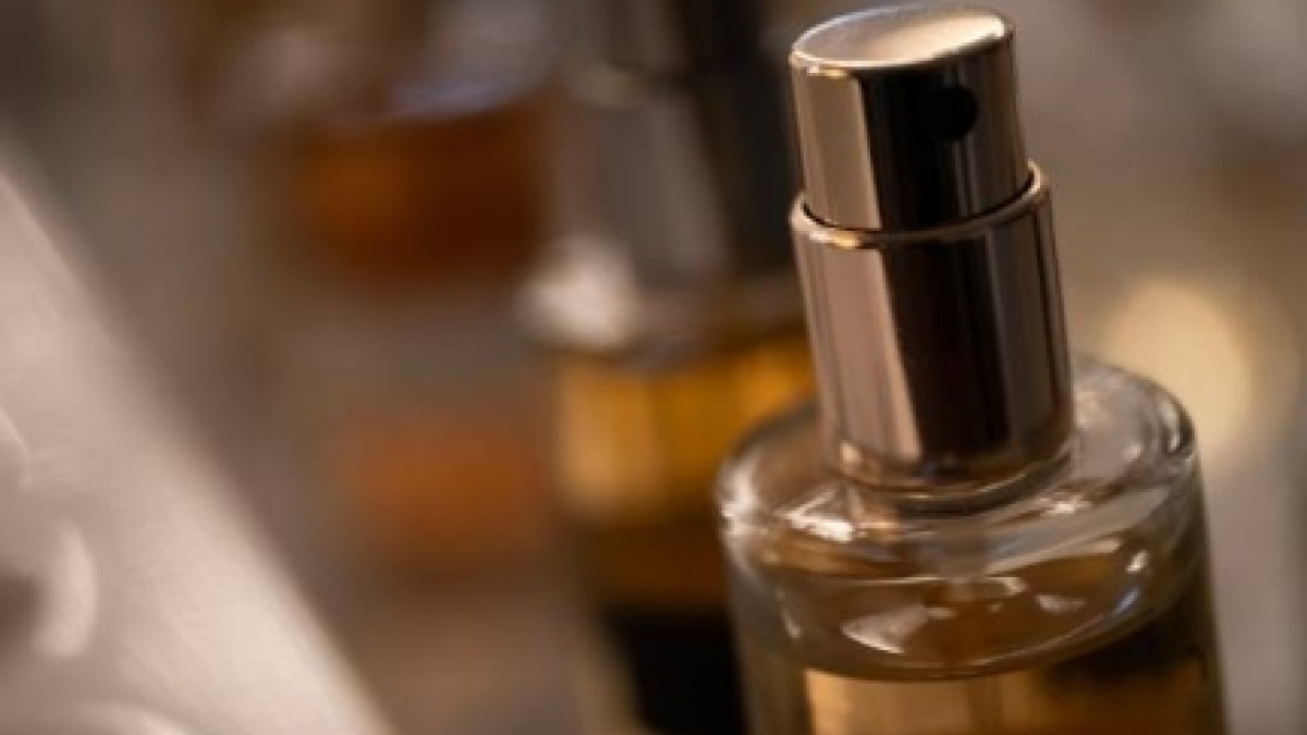 Lagi Down? Semprotkan 'Kebahagiaan Instan' Ini! 10 Parfum Terbukti Jadi Mood Booster