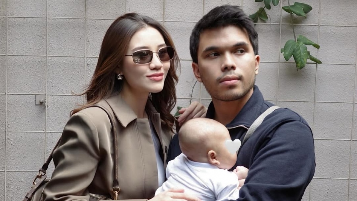 Jadi Hot Mama! Intip 5 Gaya Stylish Aaliyah Massaid Gendong Anak