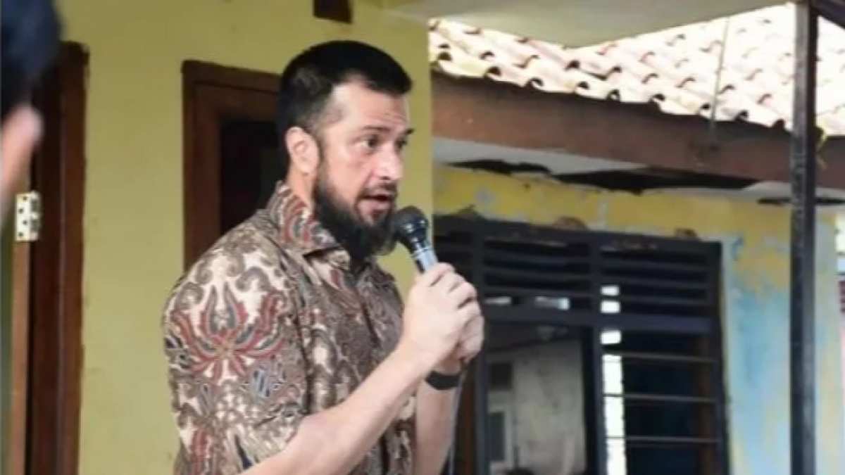 Primus Yustisio dari Partai Apa? Anggota DPR Tuai Pujian Ngantor Naik KRL