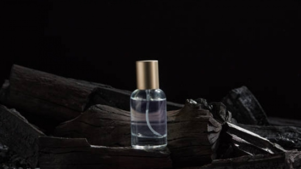 Bau Rokok Nempel di Baju? Stop Asal Semprot Parfum! Ini Trik Rahasianya