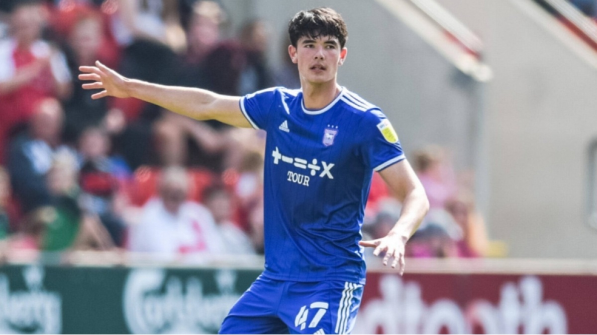 Elkan Baggott Bertahan di Ipswich Town