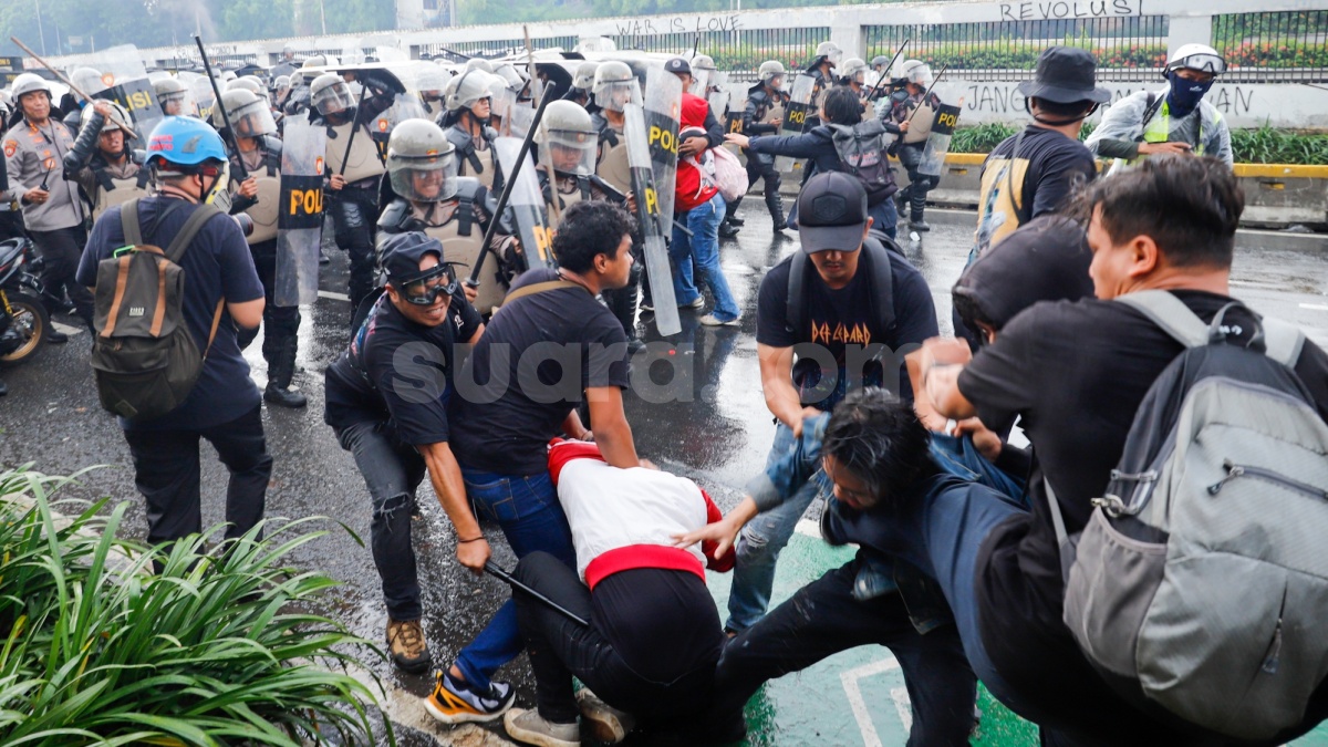 Usai Antar Pesanan, Sopir Ojol Tertembak Peluru Karet Imbas Terjebak Demo Rusuh Jakarta