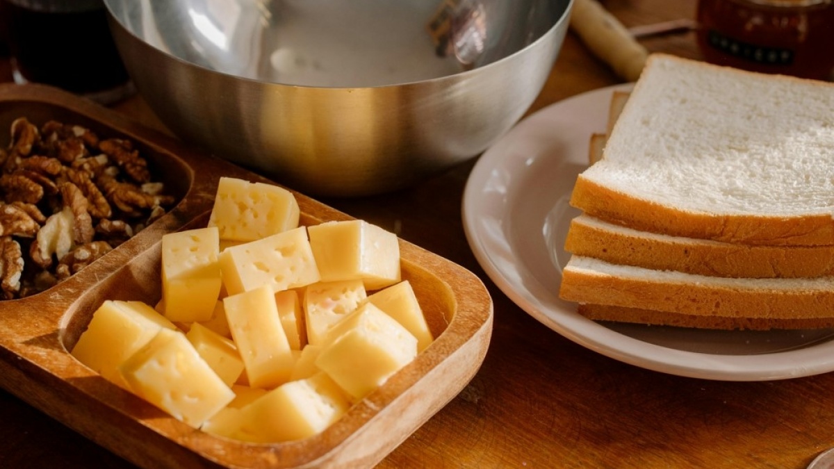 Inspirasi Menu Sarapan Sehat dengan Roti dan Keju