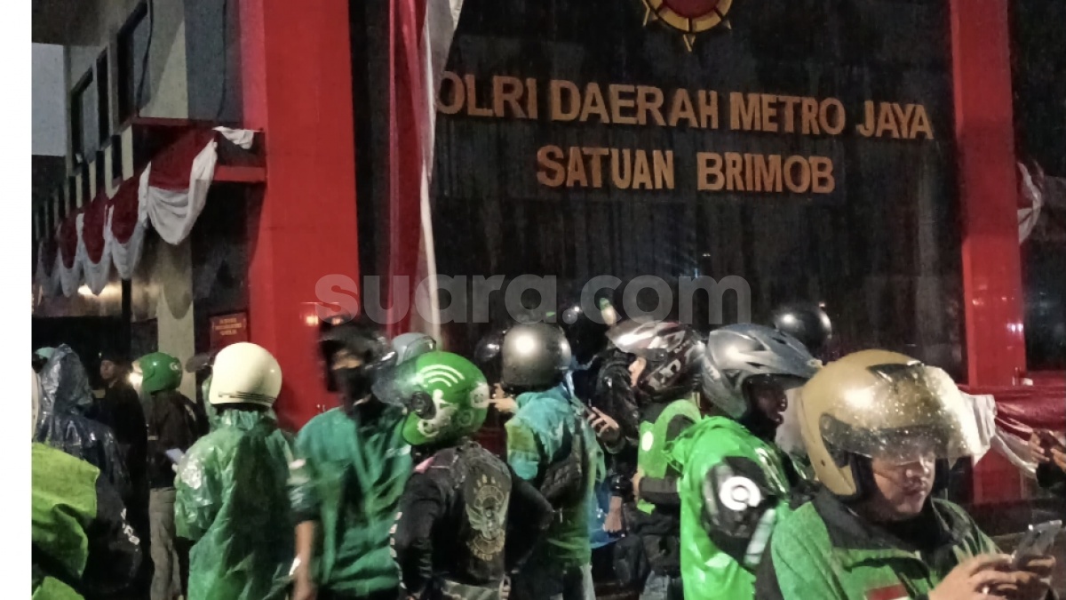 Mako Brimob Kwitang Dikepung Massa Usai Rantis Lindas Driver Ojol