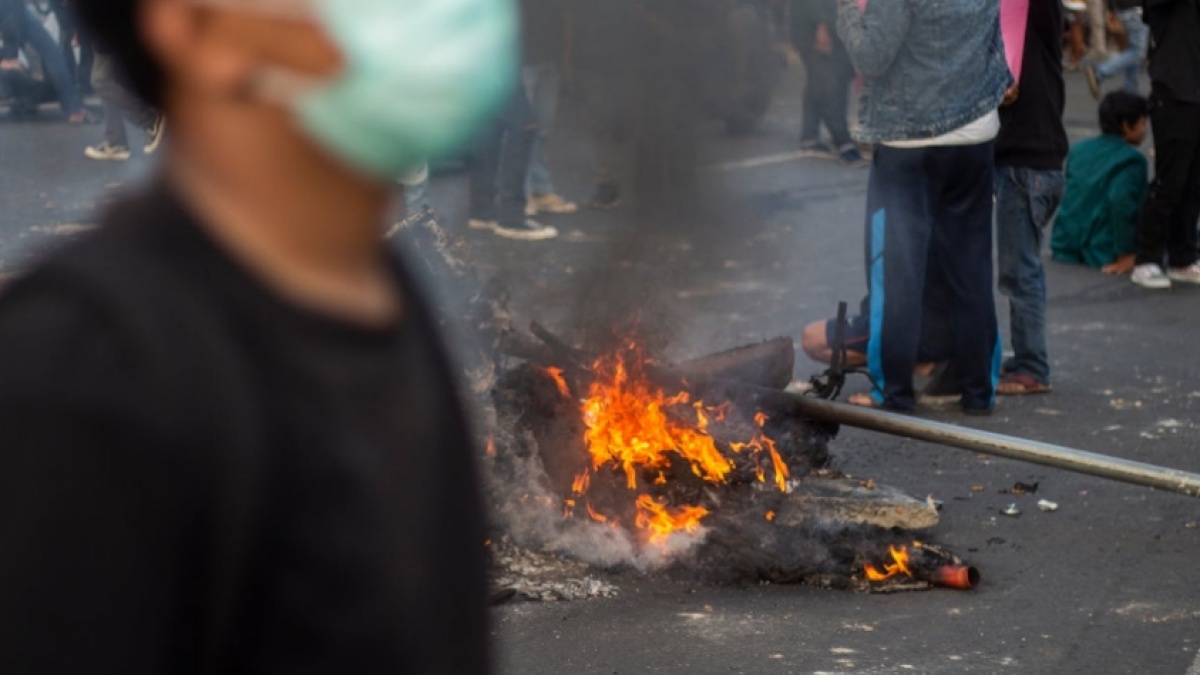 Tips Aman Saat Kericuhan: Cara Menyelamatkan Diri di Tengah Demo dan Bentrokan