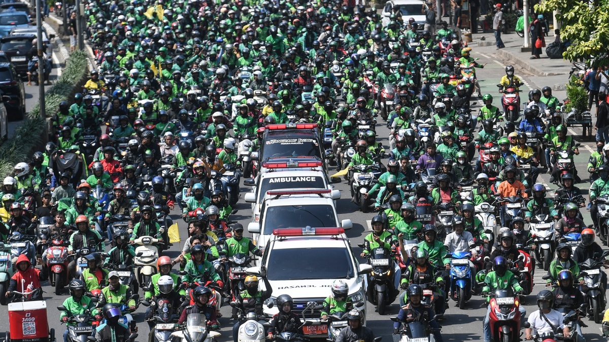 Solidaritas Jaket Ijo, Lautan Ojol Iringi Jenazah Affan Kurniawan yang Tewas Dilindas Rantis Brimob
