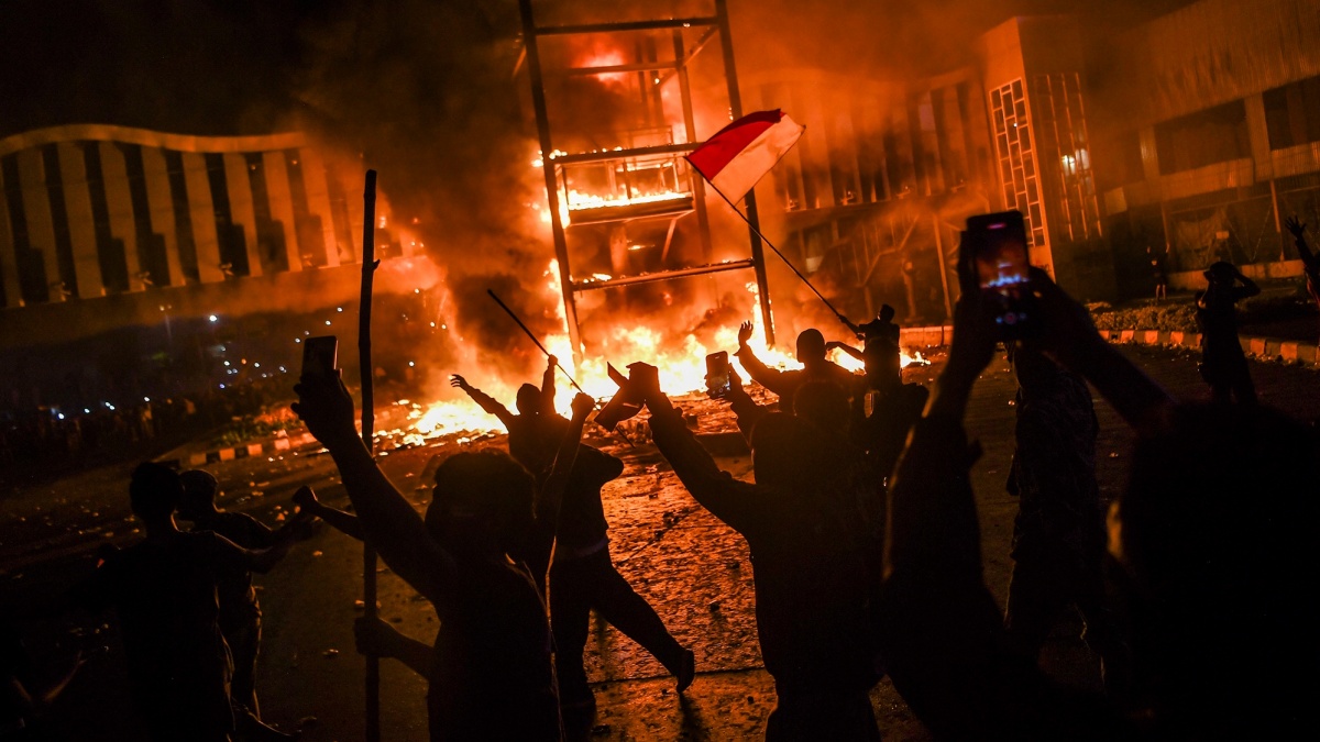 Demo Berdarah Agustus Renggut 10 Nyawa, Komnas HAM Desak Brutalitas Aparat Diusut Tuntas!