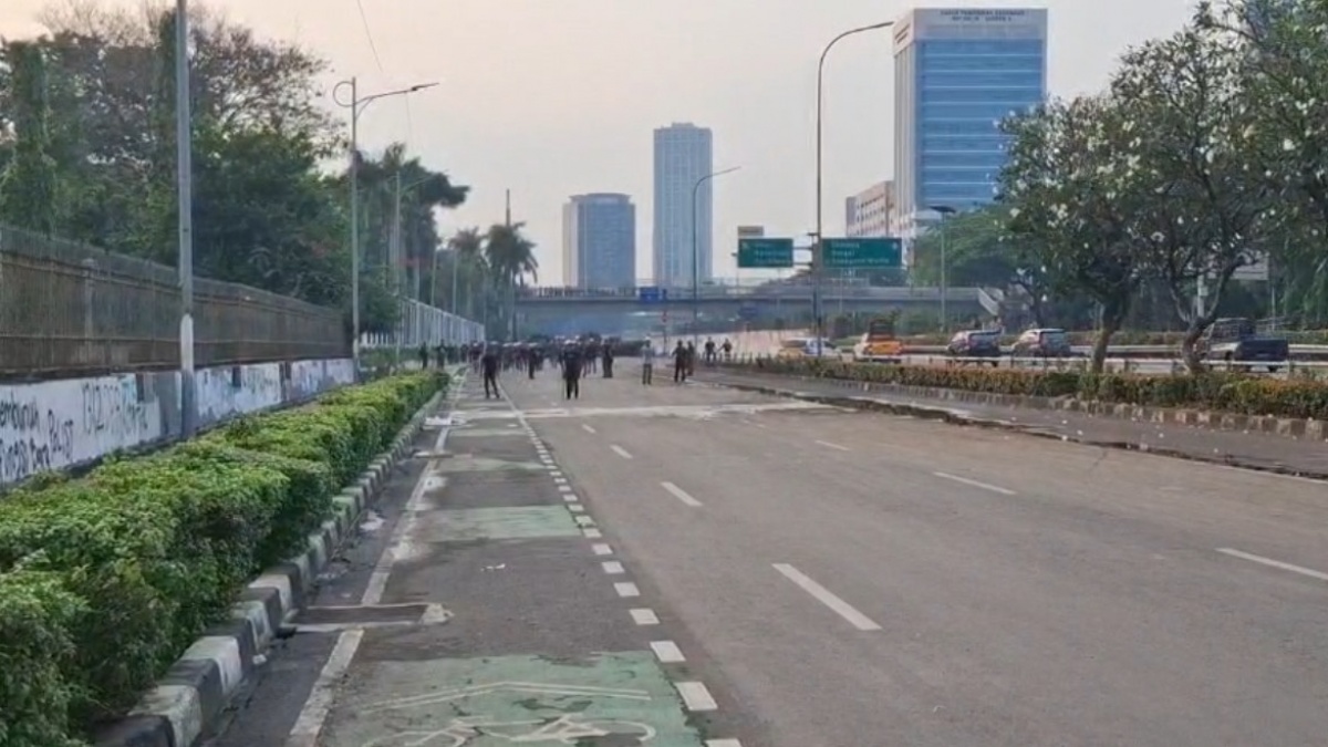 Aparat Gabungan 'Sapu Bersih' Kawasan DPR, Penonton Dianggap Pendukung dan Ikut Dibubarkan Paksa