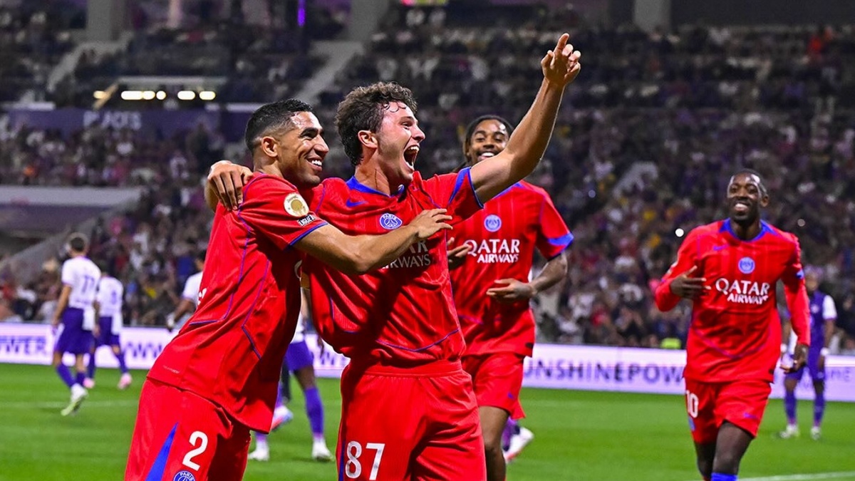 Joao Neves Cetak 2 Gol Akrobatik Sekaligus saat PSG Hajar Toulouse
