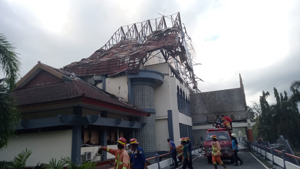 Bantahan Polda NTB: Tidak Ada Penangkapan dalam Demo Berujung Pembakaran DPRD