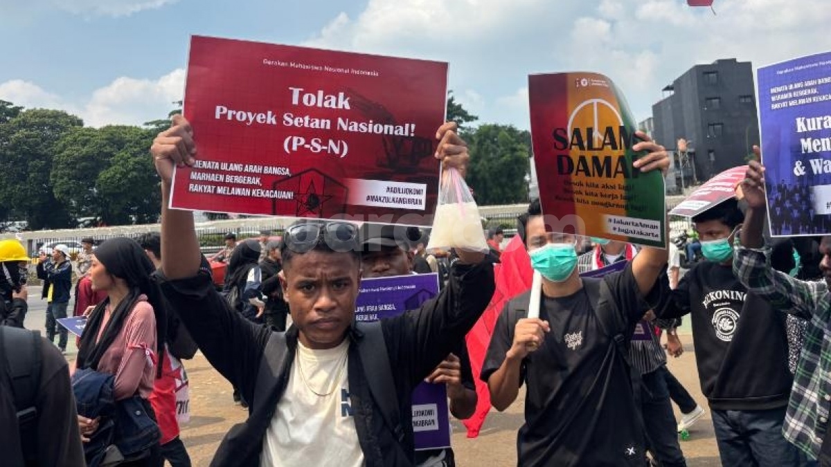 GMNI Geruduk DPR: Tuntut Pecat Kapolri dan Makzulkan Gibran
