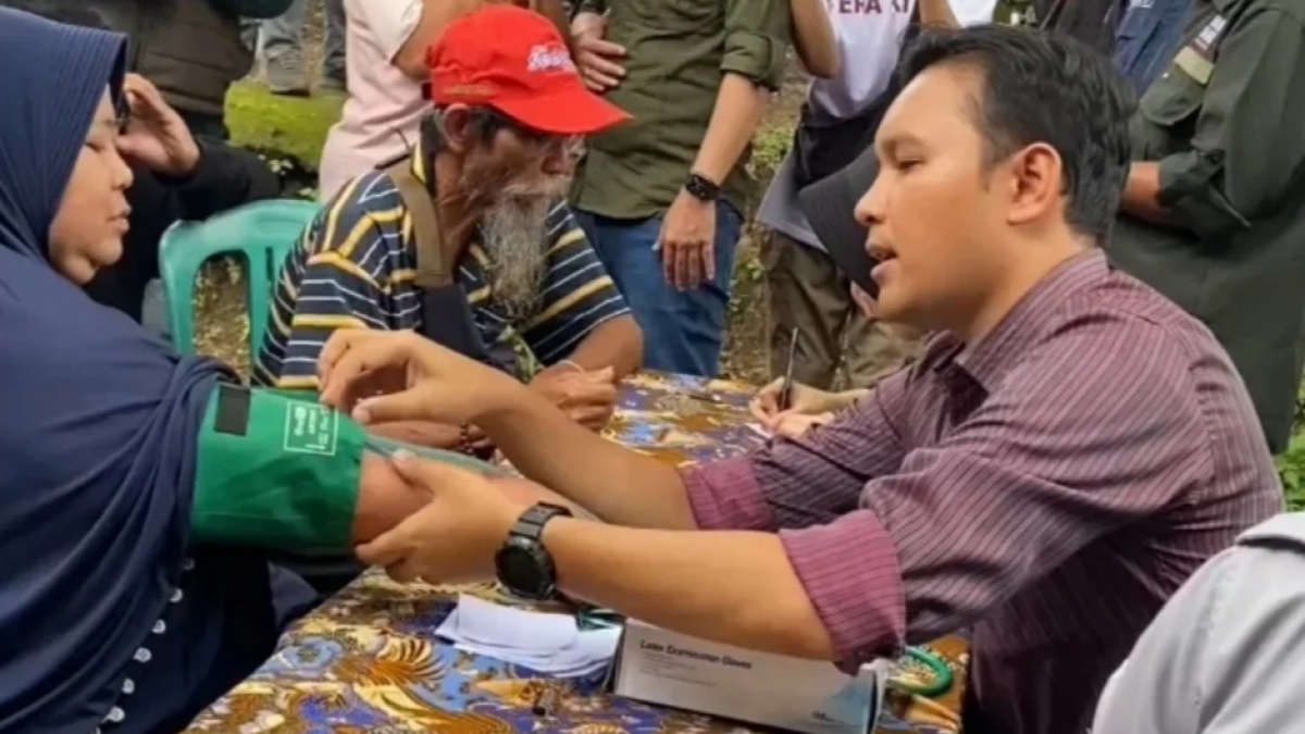 Siapa Bupati Cianjur? Latar Belakang Dokter, Viral Bantu Medis Korban Demo