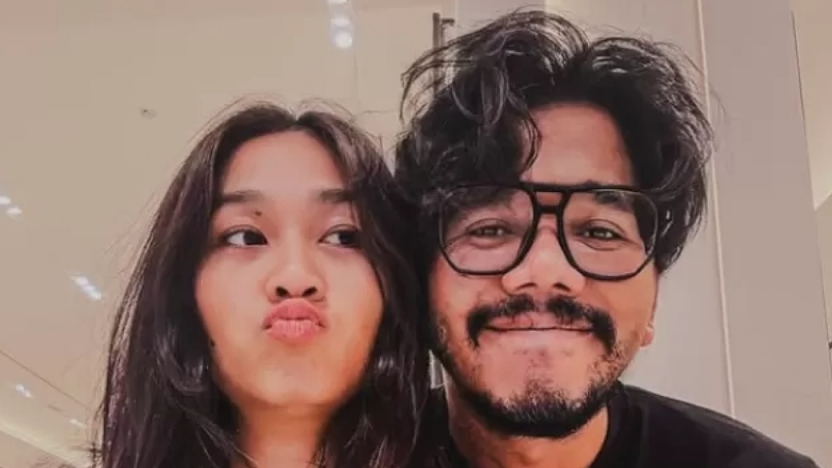 Profil Muthia Nadhira, Istri Ferry Irwandi yang Punya Suara Emas