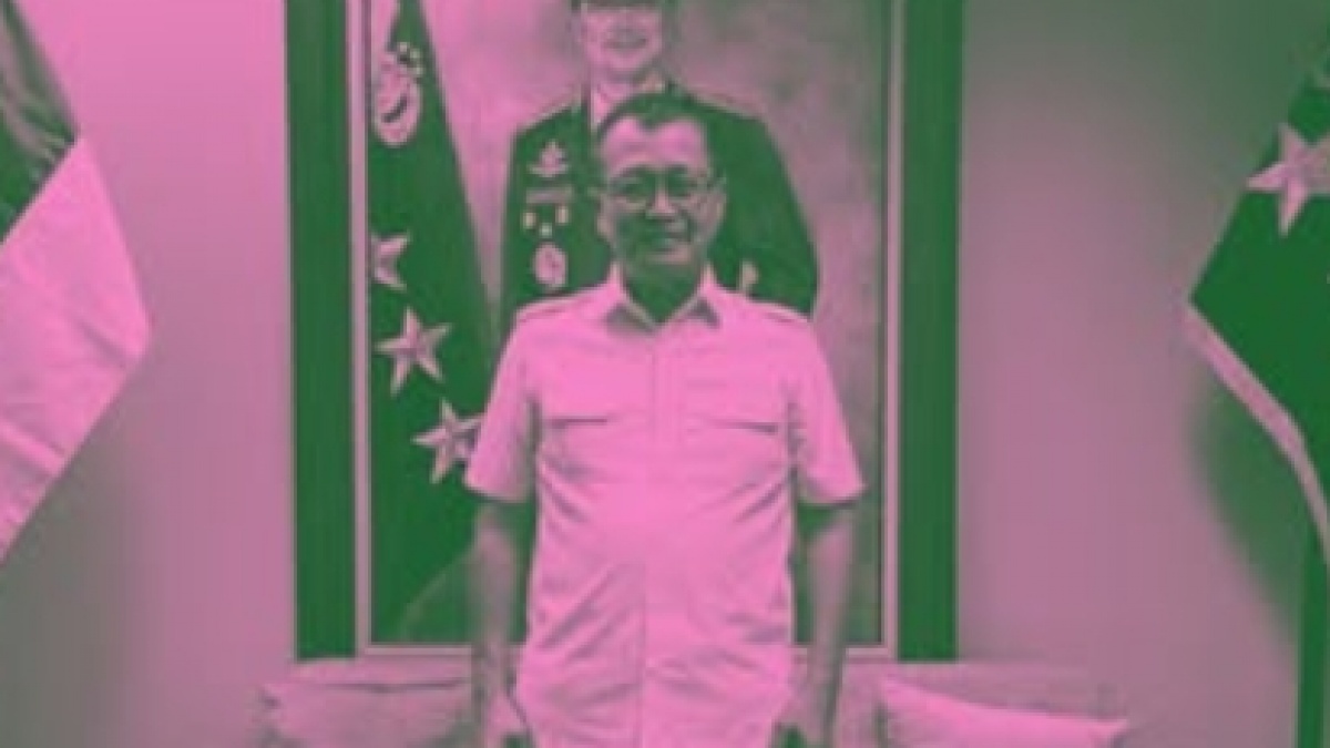 Eks Wakapolri Pakai Simbol Perlawanan Brave Pink, Aksi Oegroseno Banjir Pujian: Mantab Jenderal!
