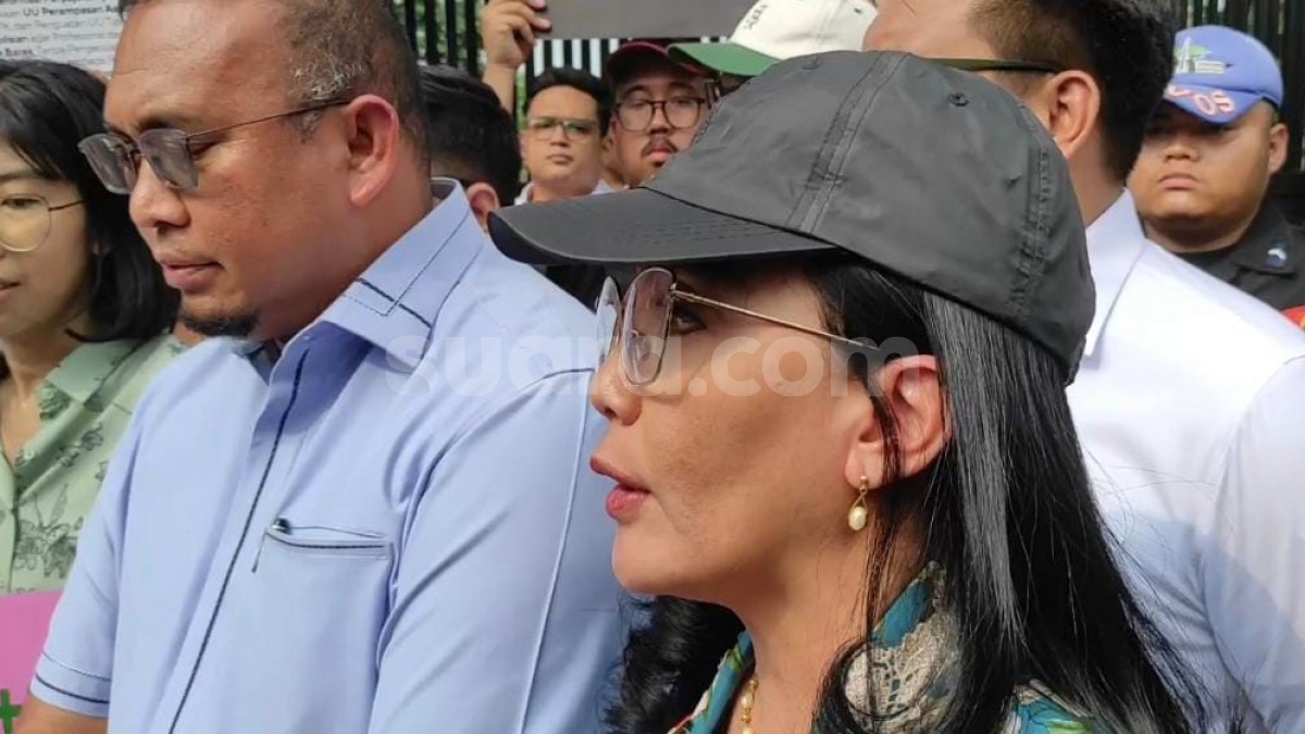 Temui Pendemo, Rieke Diah Pitaloka dan Andre Rosiade Bawa Kabar Baik soal BPJS serta Stok Beras
