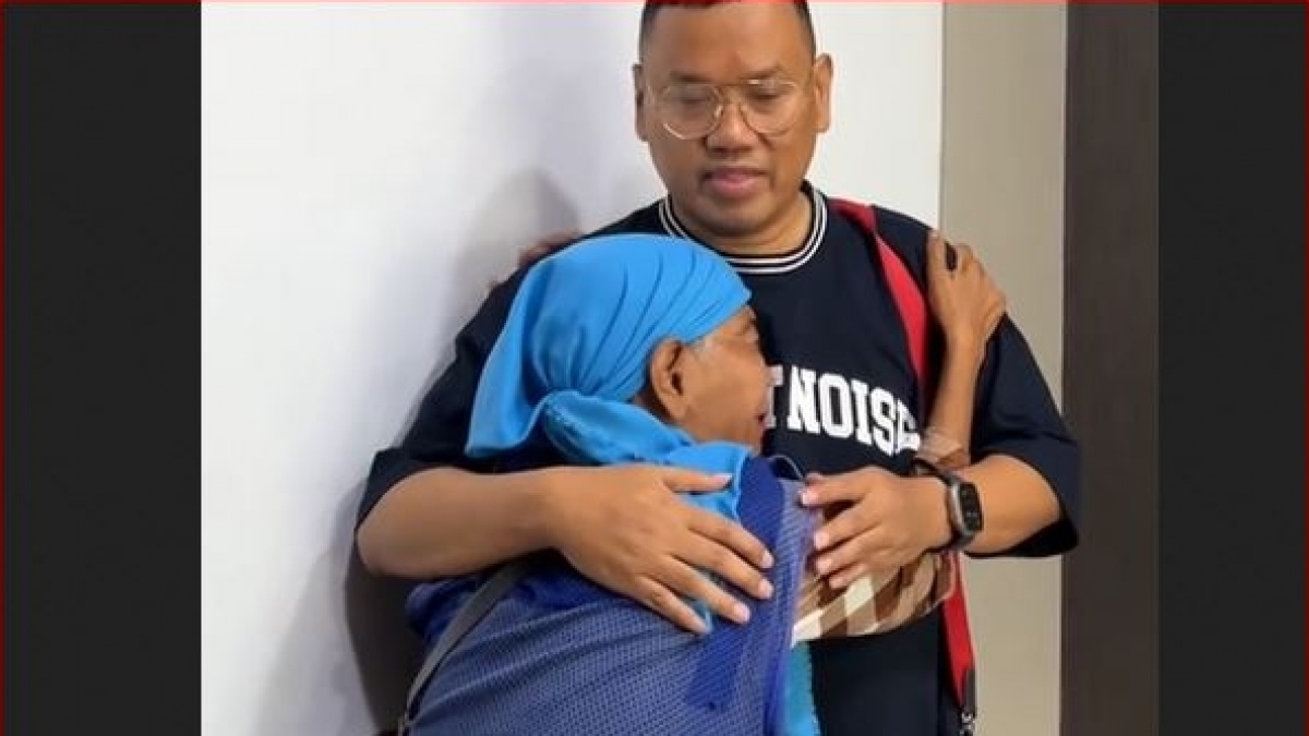 Ibu Tukang Parkir Ini Menangis Minta Maaf ke Uya Kuya Karena Mengambil AC