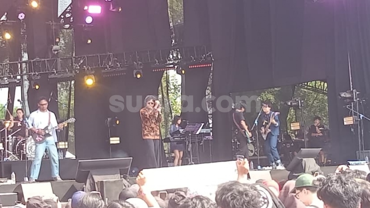.Feast Bawakan Lagu-Lagu Barasuara di Pestapora 2025: Yang Bikin Viral Sampai Dipanggil Pemerintah