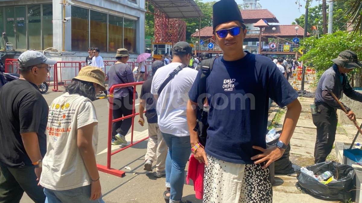 Salat Jumat Bareng Rhoma Irama, Penonton Datang Pakai Sarung dan Peci Saat Nonton Pestapora 2025