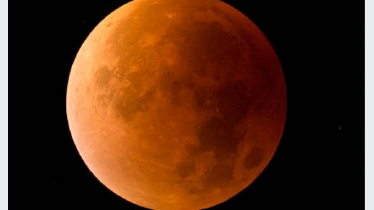Fenomena Gerhana Bulan Total di Indonesia: Aman Jika Dilihat Tanpa Kacamata Khusus?