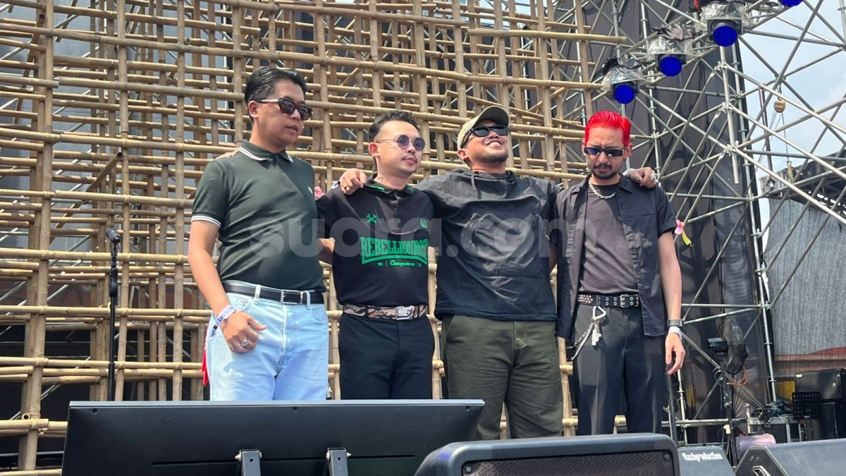 Tolak Sponsor Freeport, Rebellion Rose Beri Kejutan Fans di Pestapora 2025