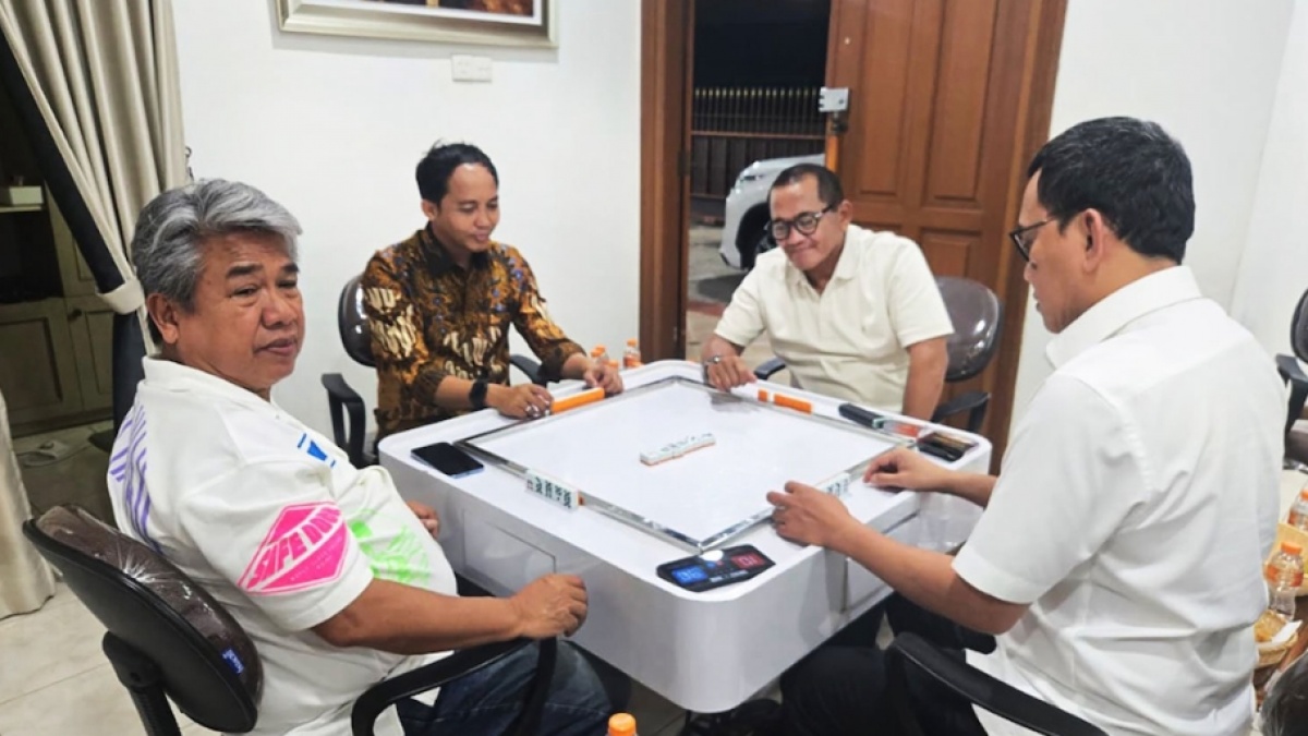 Disebut Pengusaha Pembalakan Liar Main Domino Bareng Menteri? Aziz Wellang Buka Suara!
