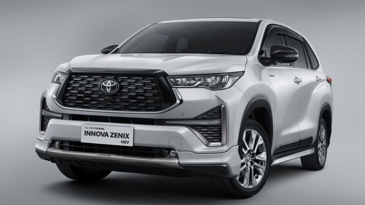 Testimoni Pakar: Benarkah Kijang Innova Zenix Hybrid Mobil Keluarga Impian yang Sempurna?