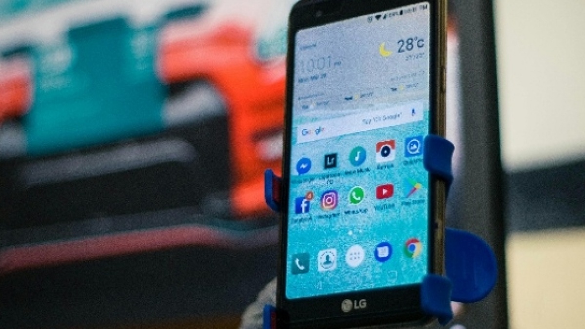 Tips Membersihkan Jamur di Layar HP: Aman, Mudah, dan Ampuh