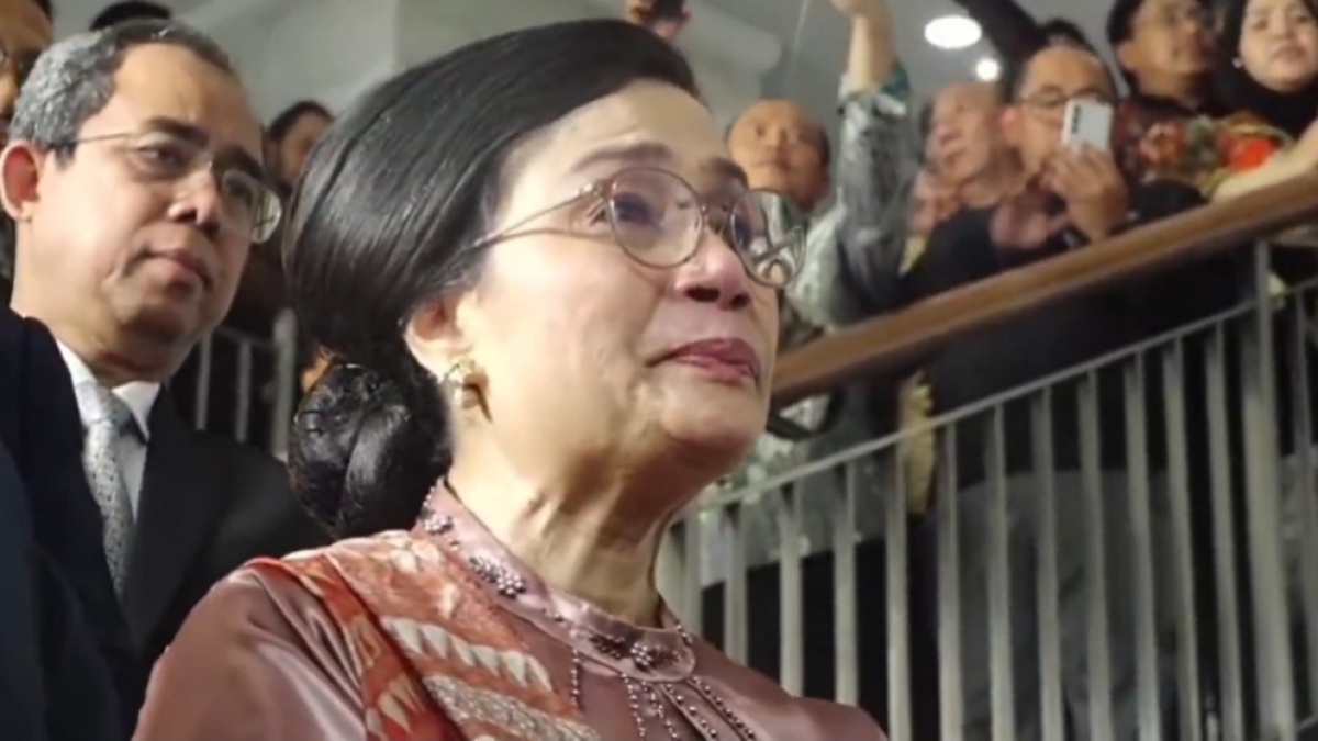 Sri Mulyani Nangis saat Pamit, Warganet: Enggak Perlu Kasihan, Dosanya Banyak!