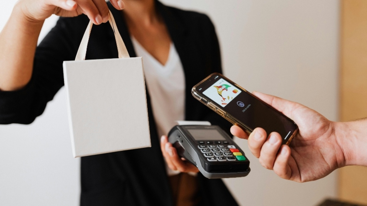10 Kebiasaan Hedonisme yang Diam-Diam Menguras Dompet, Awas Bikin Gaji Langsung Lenyap!