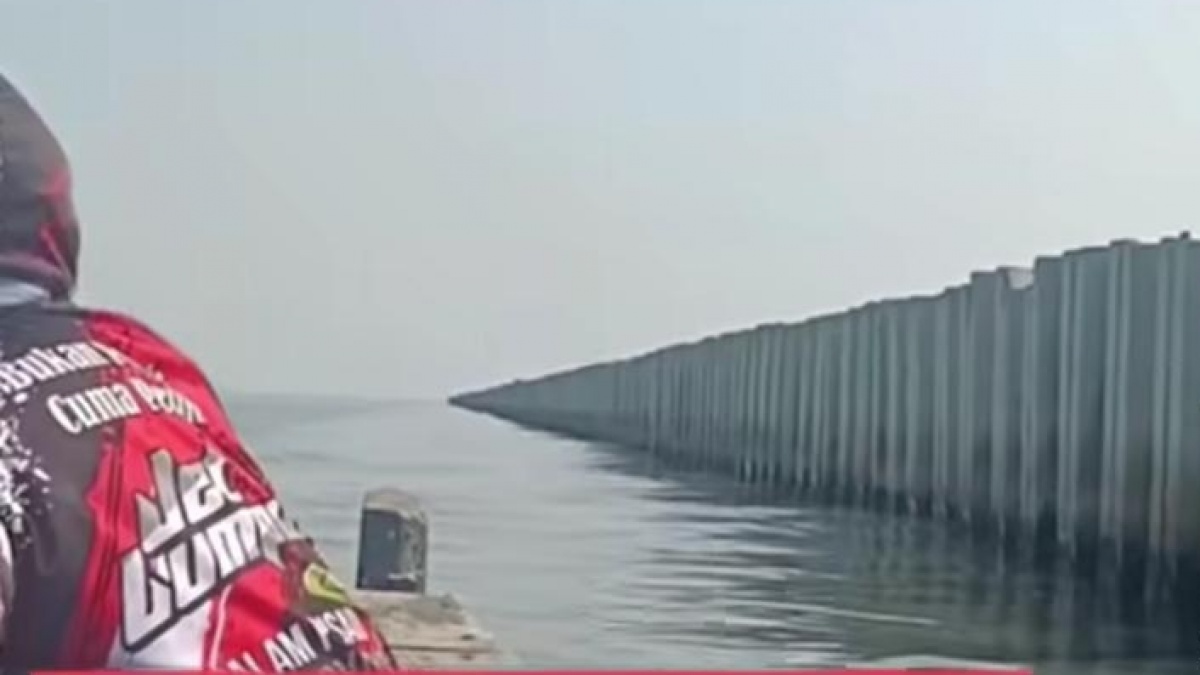 Tanggul Beton Misterius 3 Km Mendadak Muncul di Pesisir Cilincing, Proyek Siapa Ini?