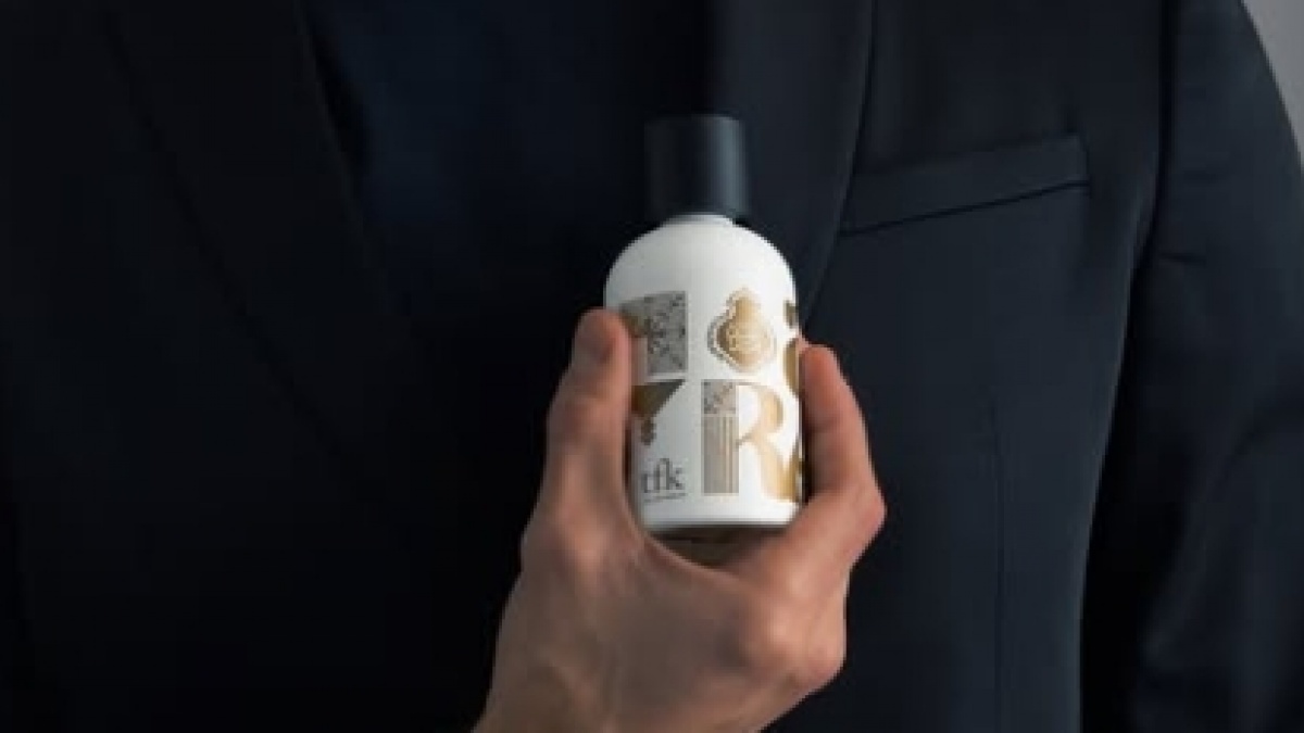 5 Rekomendasi Parfum Arab Pria yang Wanginya Segar Meninggalkan Jejak