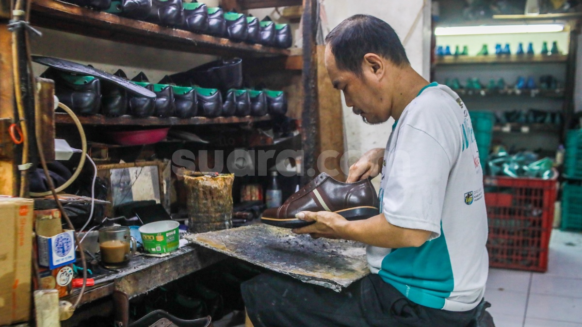 Industri Alas Kaki Ambruk Usai Musim Sekolah Lewat