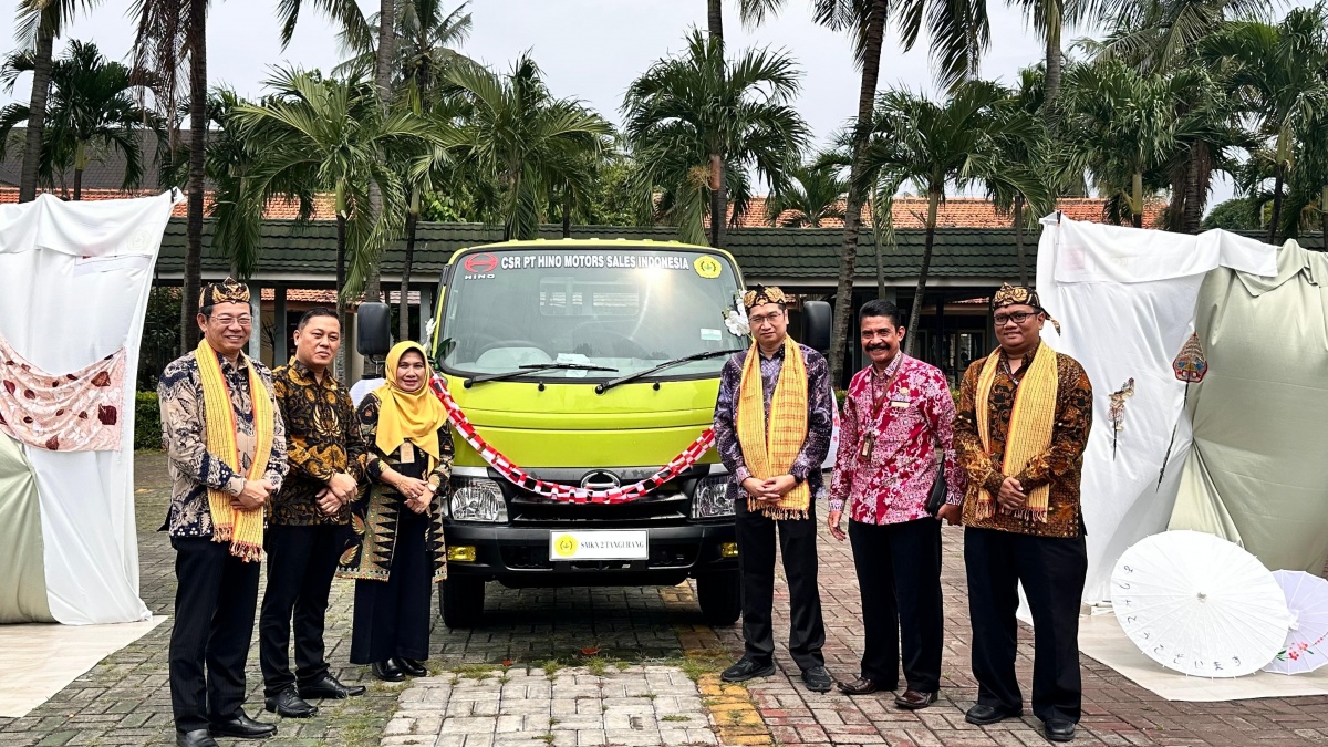 Hino Serahkan Truk untuk SMKN 2 Tangerang, Sebagai Media Pembelajaran