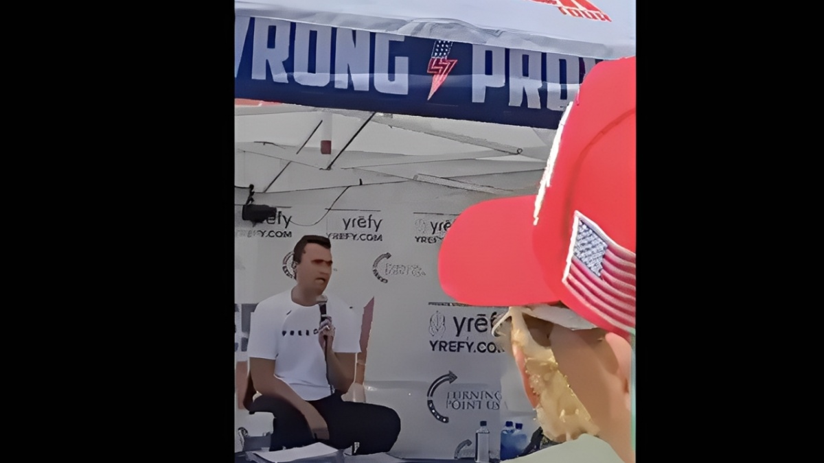 Detik-detik Charlie Kirk Ditembak saat Pidato di Depan Ratusan orang