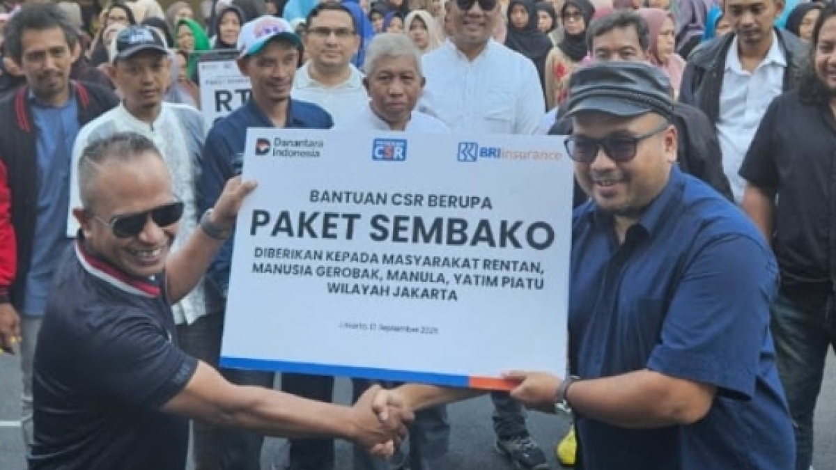 Aktivis 98 Gagas 'Warga Peduli Warga', Bagikan Ribuan Sembako ke Ojol dan Warga Rentan Jakarta