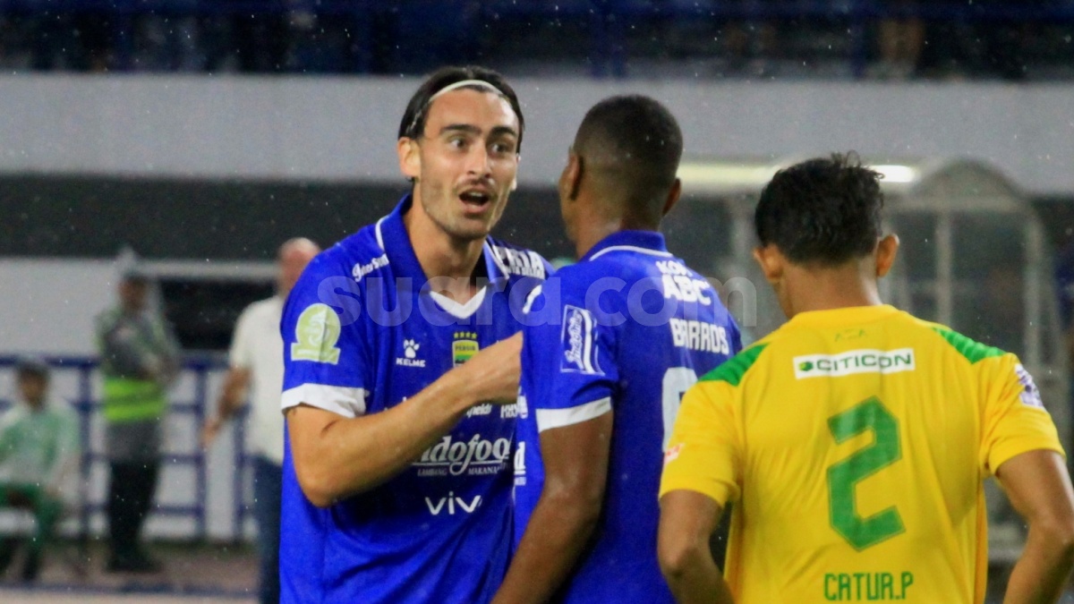 Persib Bandung Diterpa Masalah, Andrew Jung Absen Lawan Persija?